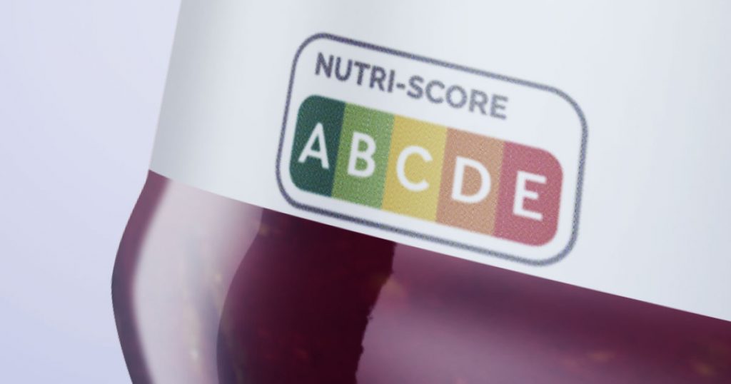 De Nutri-Score wordt vanaf medio 2021 het nieuwe voedselkeuzelogo in Nederland. Zoals was afgesproken in het Nationaal Preventieakkoord, heeft het ministerie van VWS samen met het RIVM en het Voedingscentrum de afgelopen maanden diverse mogelijke varianten van een voedselkeuzelogo voor Nederland onderzocht.