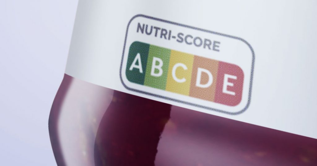 De Nutri-Score wordt vanaf medio 2021 het nieuwe voedselkeuzelogo in Nederland. Zoals was afgesproken in het Nationaal Preventieakkoord, heeft het ministerie van VWS samen met het RIVM en het Voedingscentrum de afgelopen maanden diverse mogelijke varianten van een voedselkeuzelogo voor Nederland onderzocht.