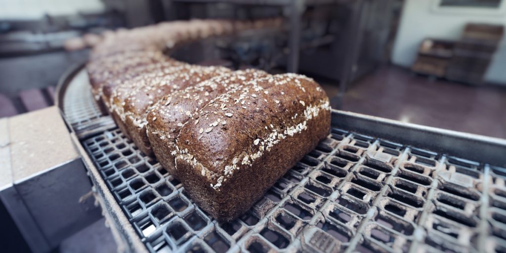 Vanaf 1 juli 2020 is de nieuwe versie van het warenwetbesluit Meel & Brood in werking getreden. Deze nieuwe regels moeten ervoor zorgen dat er meer transparantie en geloofwaardigheid is vanuit de bakkerijbranche en zorgt voor duidelijkheid naar de consument.